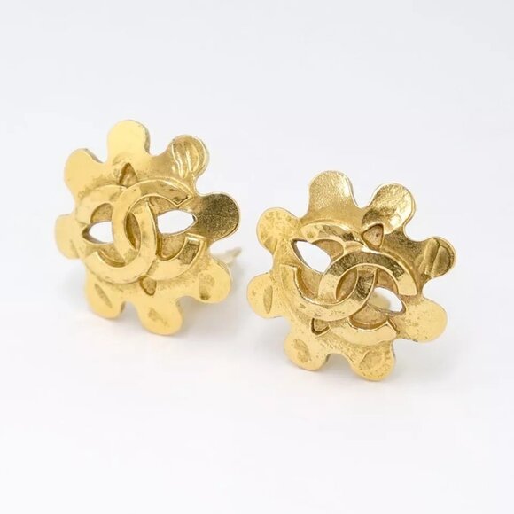 CHANEL CC Logos Gear Sun Camellia Clip-On Earrings Gold Tone 94P Auth m1114-1 - Picture 1 of 5